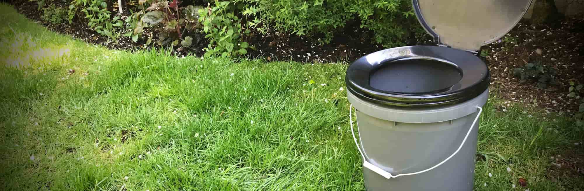 Simple bucket compost toilet